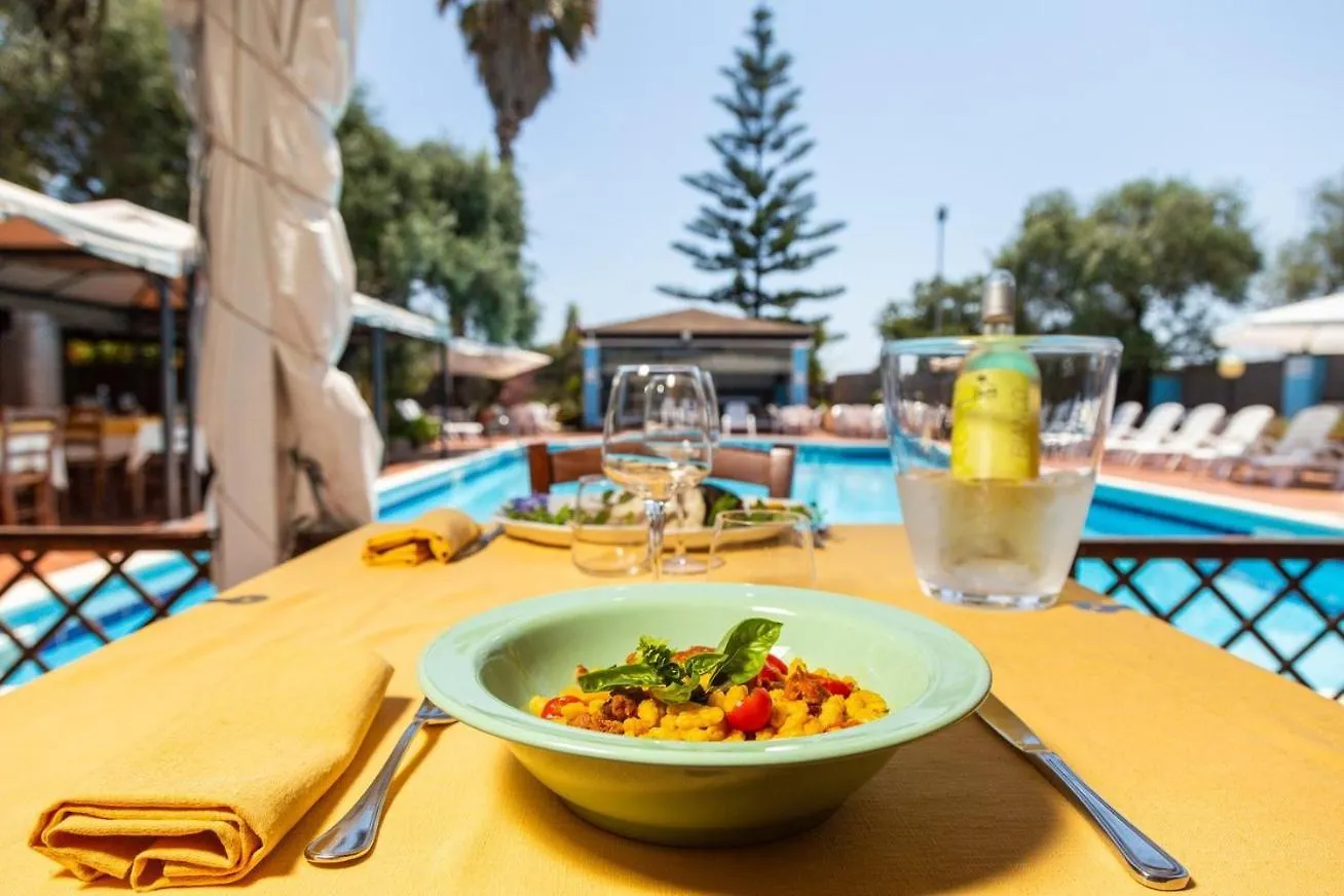 Hotel L'Ulivo Girasole 3*,